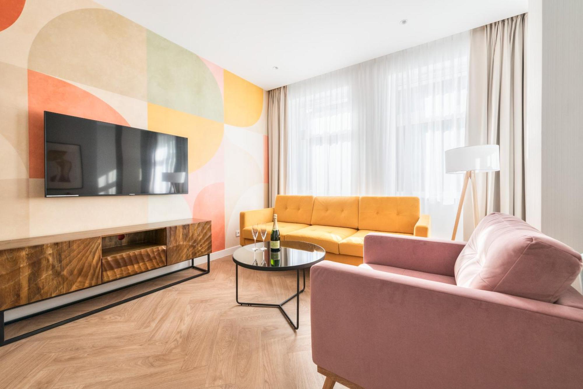 Retro Boutique By Northside Apartments — Photos 3